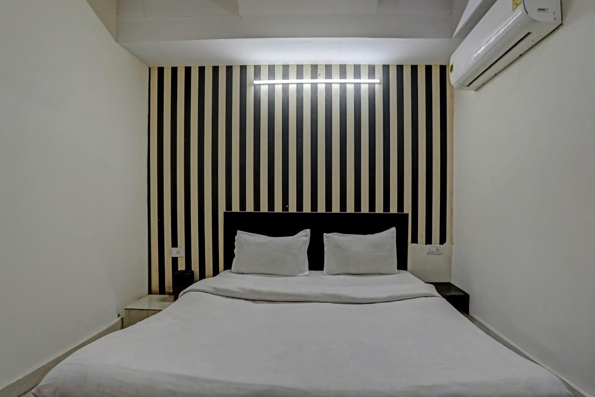 Hotel O Kanak Palace ニューデリー エクステリア 写真